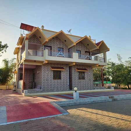 Farmhouse Close To Nature - Kesari Farm Gandhinagar Exterior photo