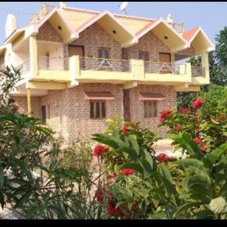 Farmhouse Close To Nature - Kesari Farm Gandhinagar Exterior photo
