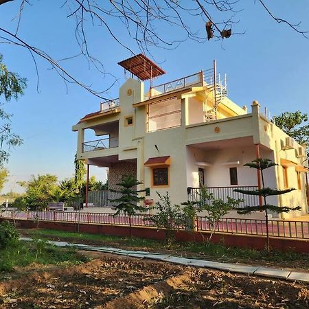Farmhouse Close To Nature - Kesari Farm Gandhinagar Exterior photo