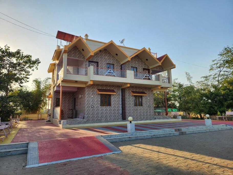 Farmhouse Close To Nature - Kesari Farm Gandhinagar Exterior photo