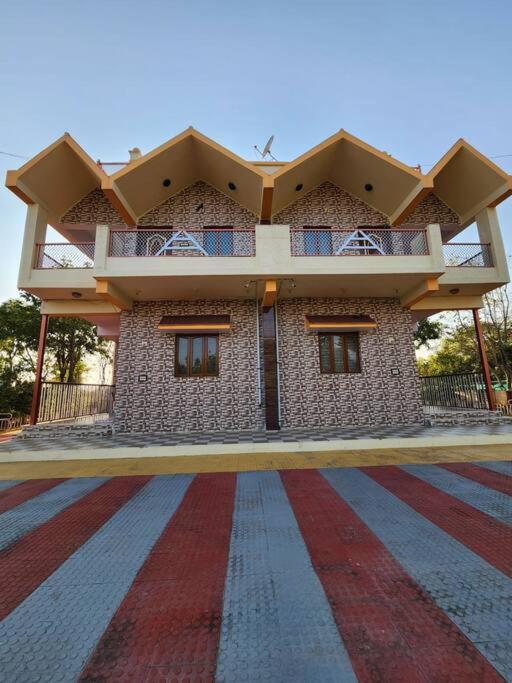 Farmhouse Close To Nature - Kesari Farm Gandhinagar Exterior photo