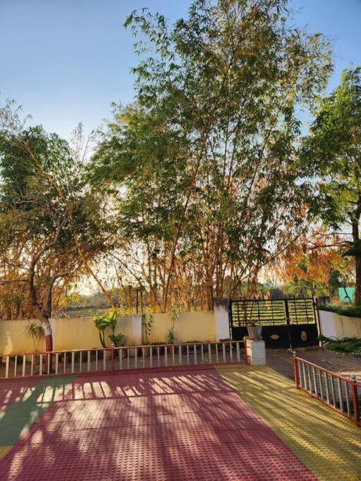 Farmhouse Close To Nature - Kesari Farm Gandhinagar Exterior photo